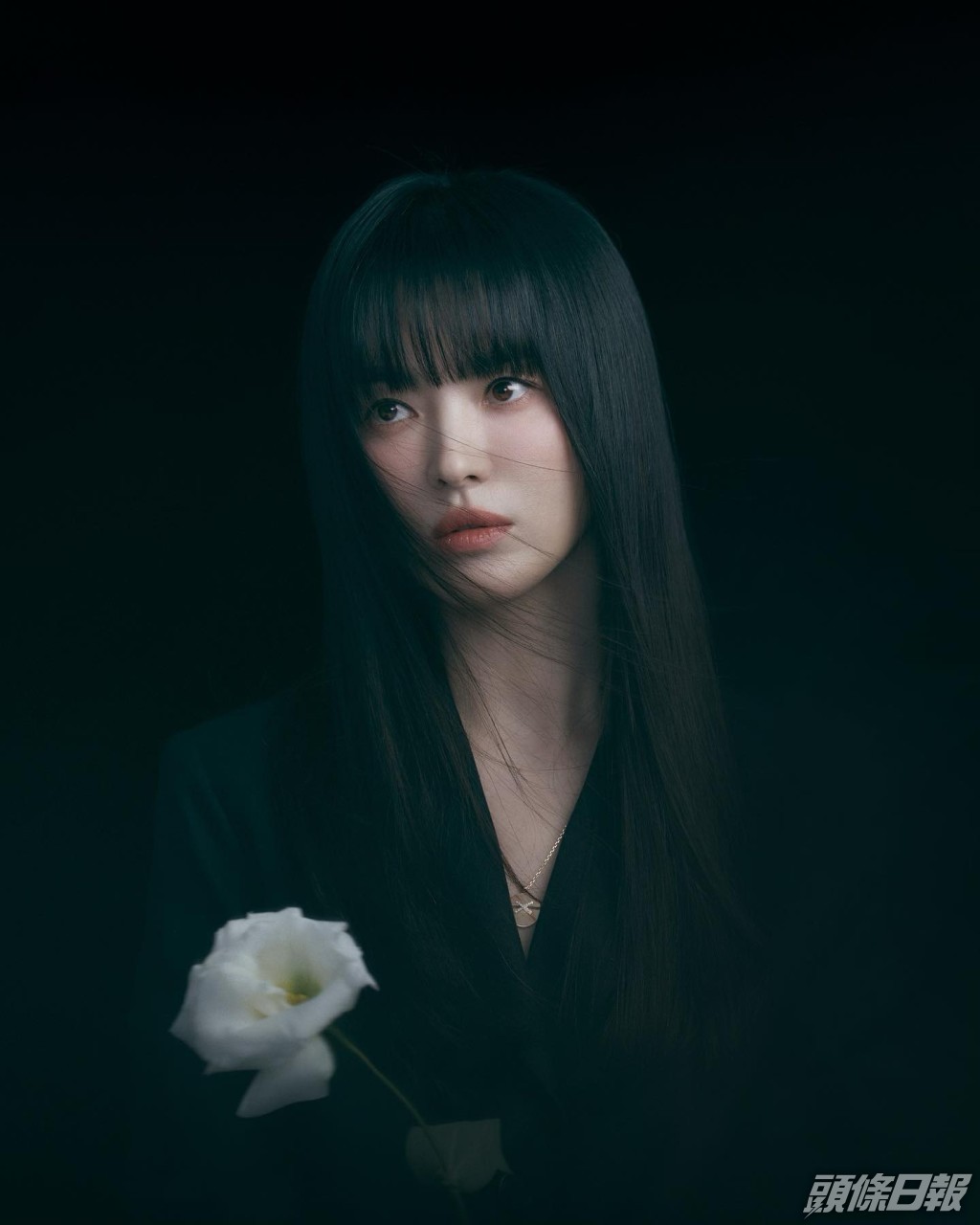 宋慧喬以一頭長直髮示人。